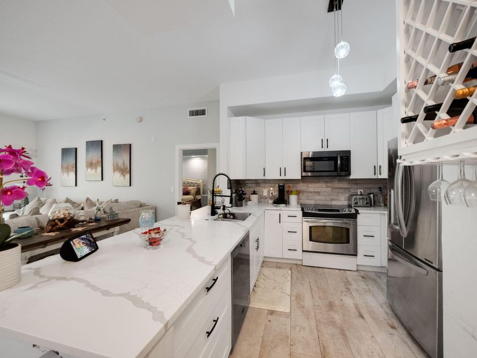For Sale: $395,900 (2 beds, 2 baths, 1332 Square Feet)