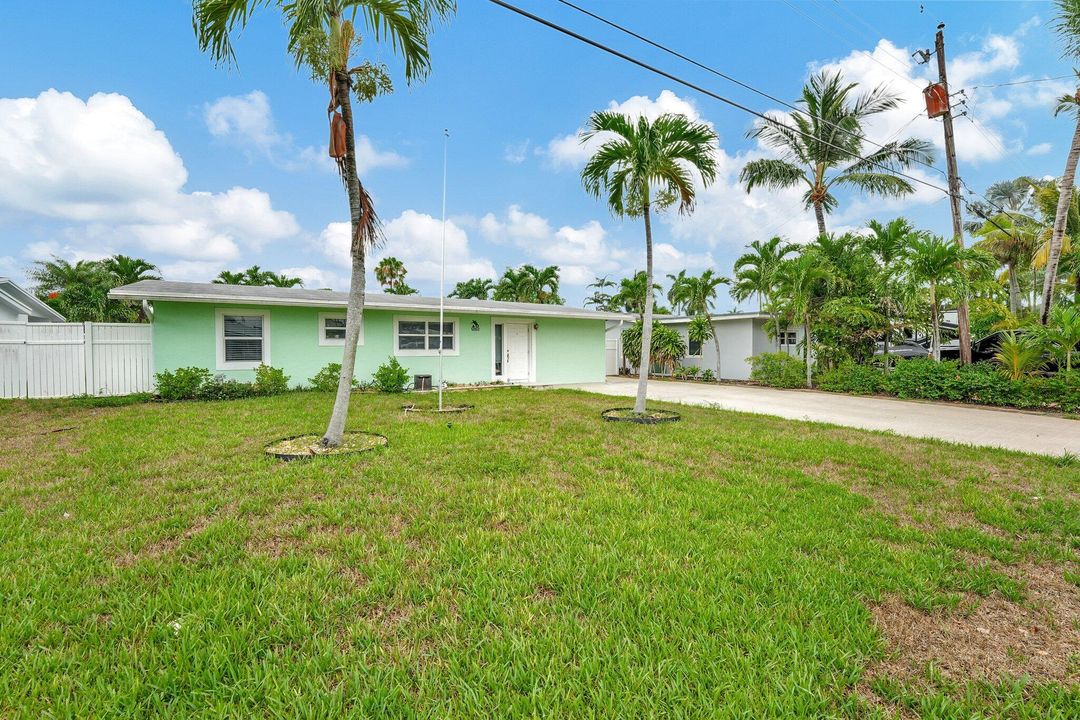 For Sale: $950,000 (3 beds, 2 baths, 1830 Square Feet)