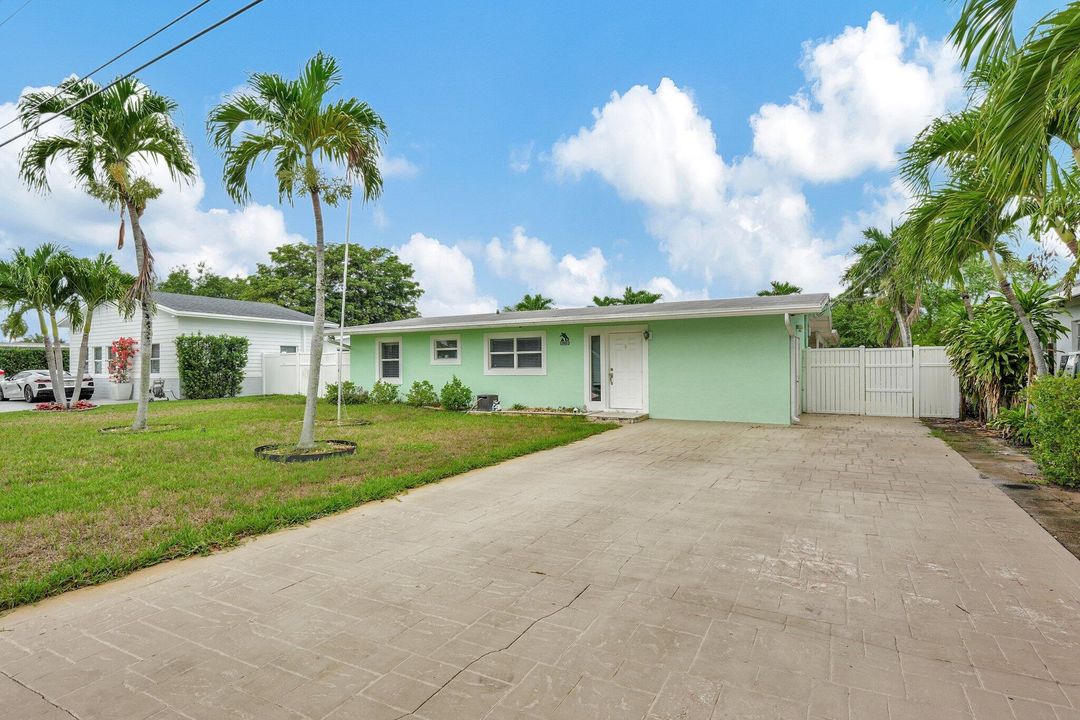 For Sale: $950,000 (3 beds, 2 baths, 1830 Square Feet)