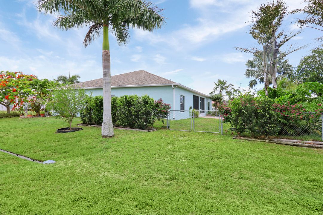 For Sale: $500,000 (4 beds, 3 baths, 2350 Square Feet)