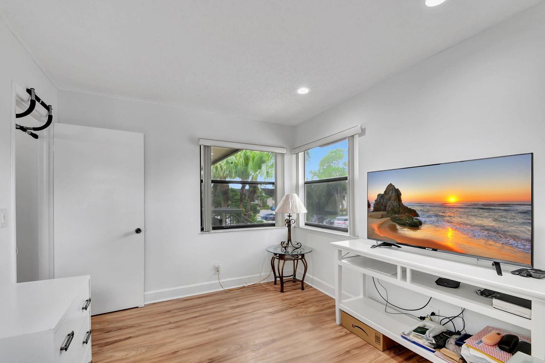 For Sale: $299,000 (3 beds, 2 baths, 1196 Square Feet)