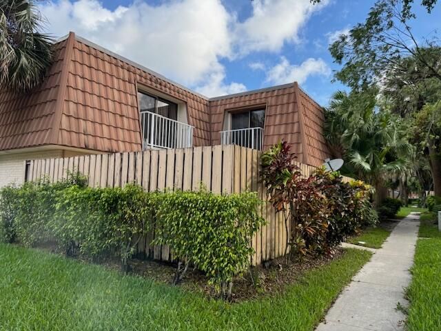 En Venta: $285,000 (2 camas, 2 baños, 1318 Pies cuadrados)