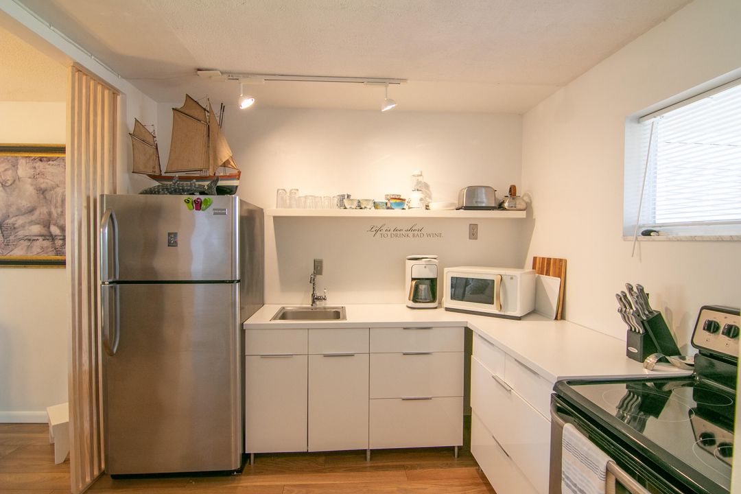 For Sale: $99,800 (1 beds, 1 baths, 744 Square Feet)