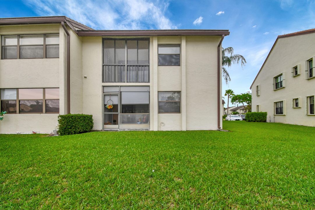 For Sale: $299,000 (3 beds, 2 baths, 1196 Square Feet)