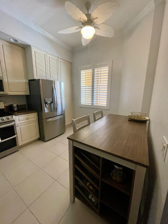 For Rent: $2,800 (2 beds, 2 baths, 1989 Square Feet)