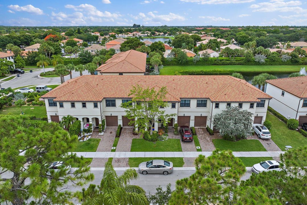 For Sale: $465,000 (3 beds, 2 baths, 1718 Square Feet)