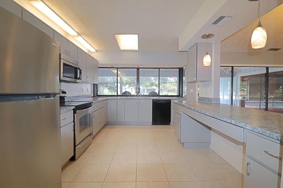 For Sale: $455,000 (2 beds, 2 baths, 1744 Square Feet)