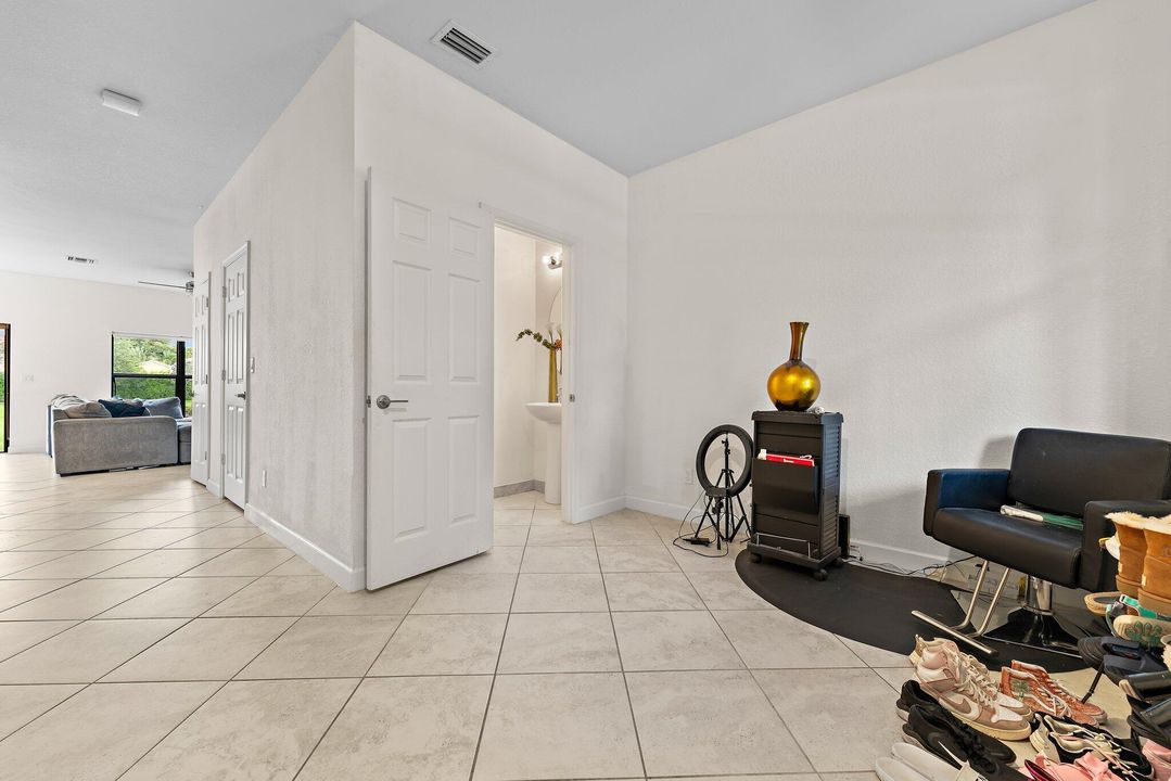 For Sale: $465,000 (3 beds, 2 baths, 1718 Square Feet)