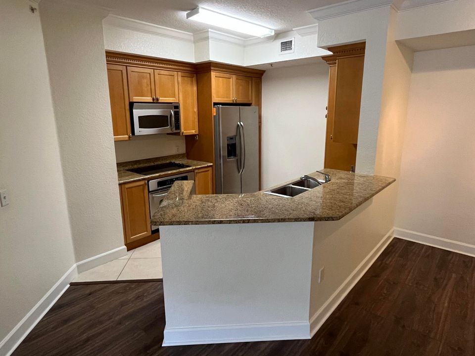 For Rent: $2,150 (2 beds, 2 baths, 1240 Square Feet)