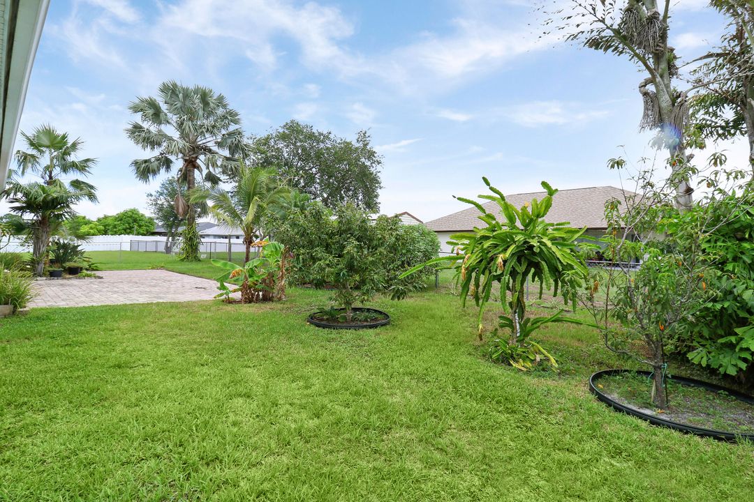 For Sale: $500,000 (4 beds, 3 baths, 2350 Square Feet)