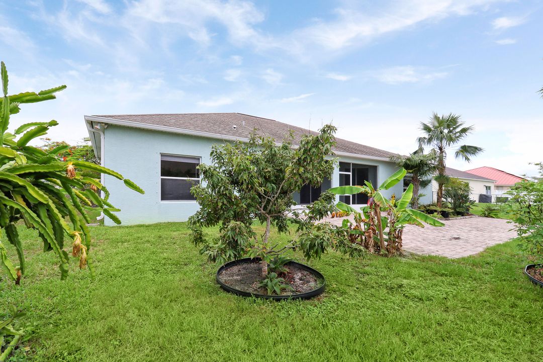 For Sale: $500,000 (4 beds, 3 baths, 2350 Square Feet)