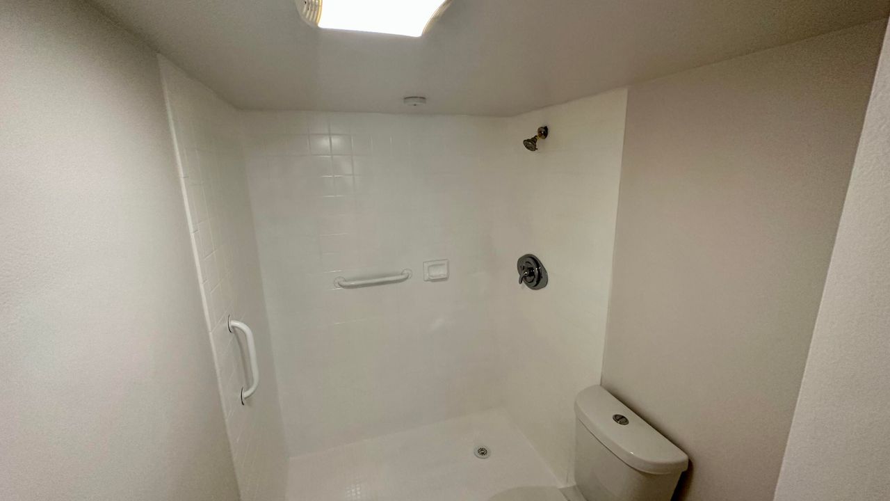 Active With Contract: $2,500 (3 beds, 2 baths, 1788 Square Feet)
