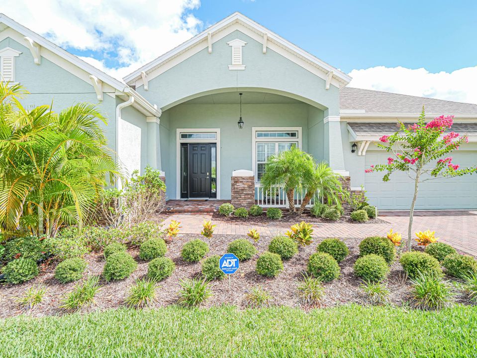 For Sale: $649,000 (4 beds, 2 baths, 2261 Square Feet)