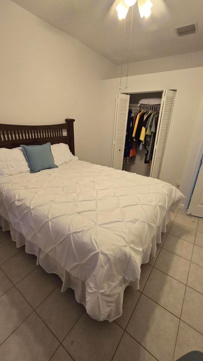 Activo con contrato: $435,000 (3 camas, 2 baños, 2389 Pies cuadrados)