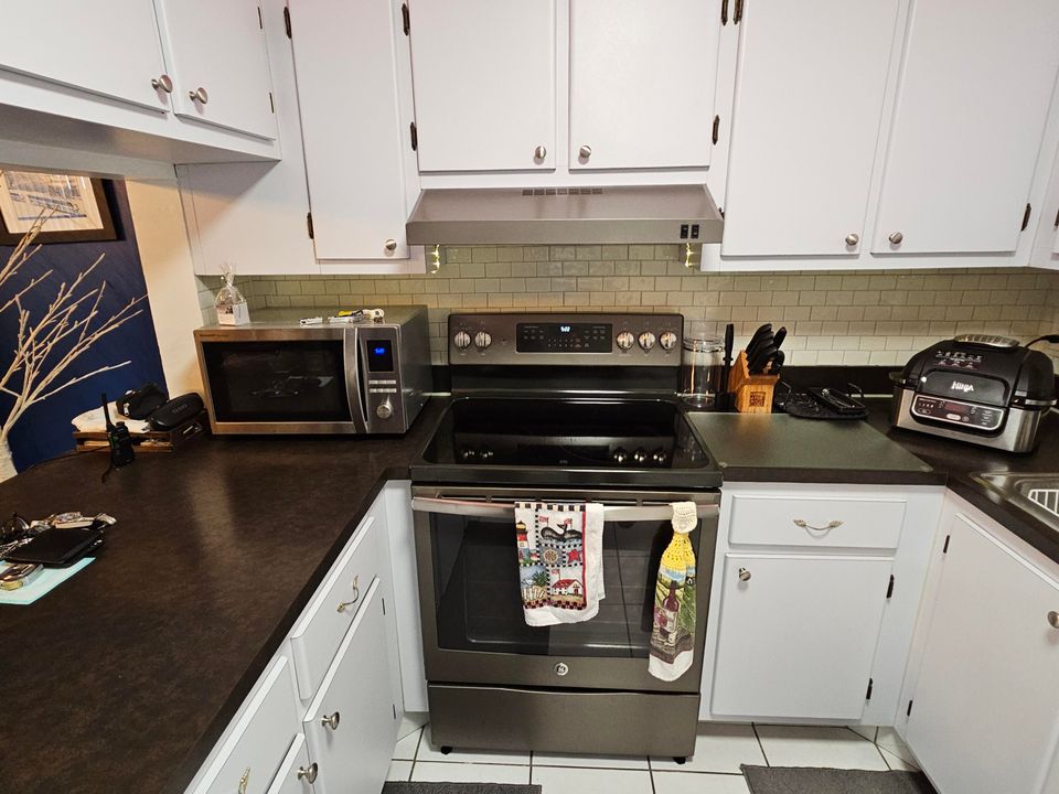 For Rent: $2,750 (3 beds, 1 baths, 1646 Square Feet)