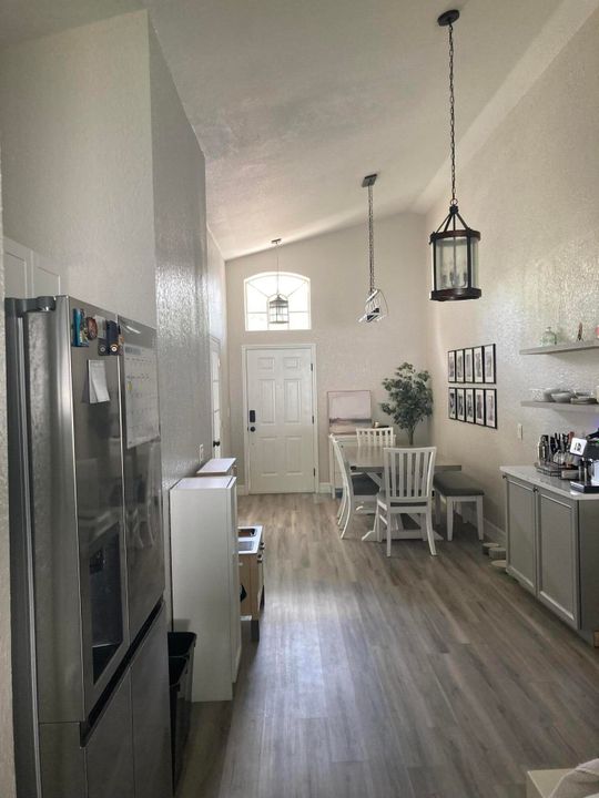 Active With Contract: $2,500 (3 beds, 2 baths, 1440 Square Feet)