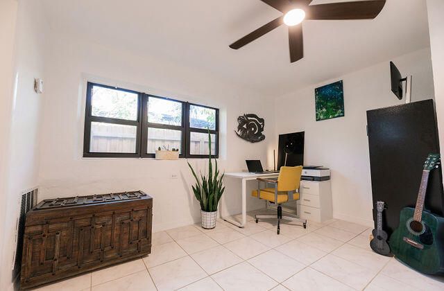 Active With Contract: $450,000 (2 beds, 2 baths, 784 Square Feet)