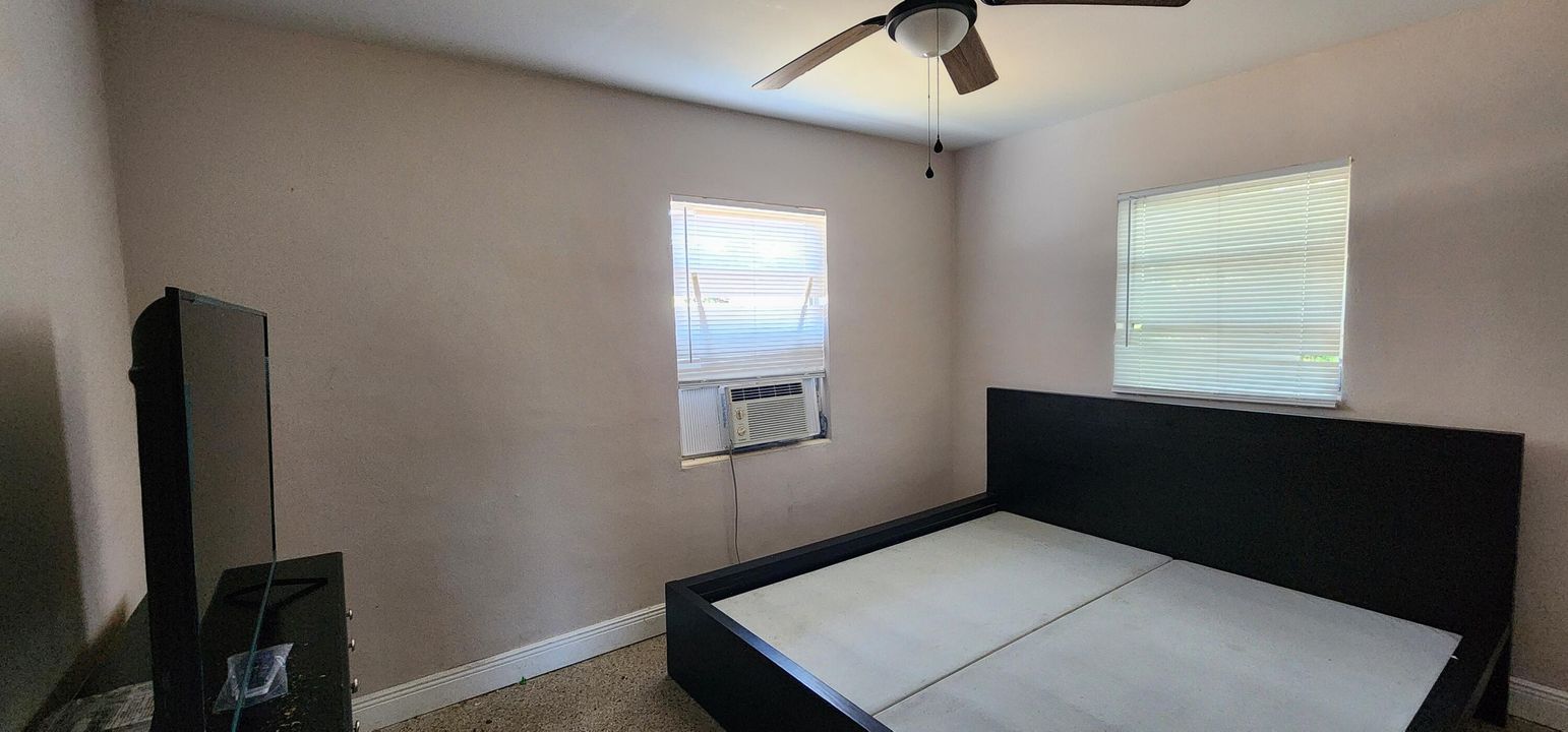 For Sale: $360,000 (3 beds, 1 baths, 812 Square Feet)