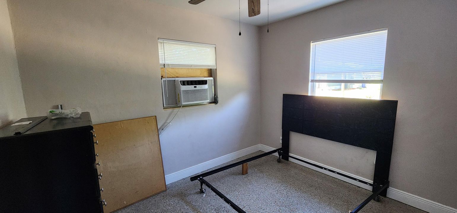 For Sale: $360,000 (3 beds, 1 baths, 812 Square Feet)