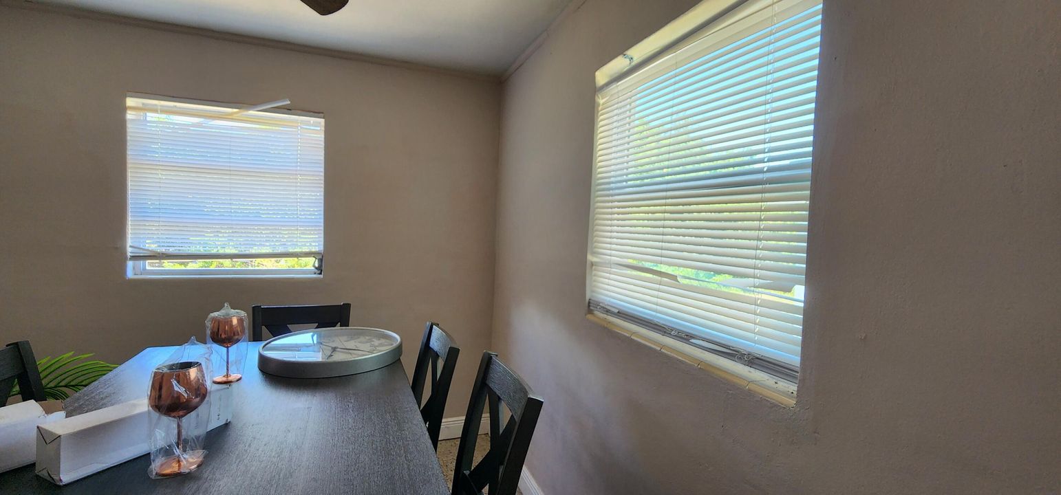 For Sale: $360,000 (3 beds, 1 baths, 812 Square Feet)