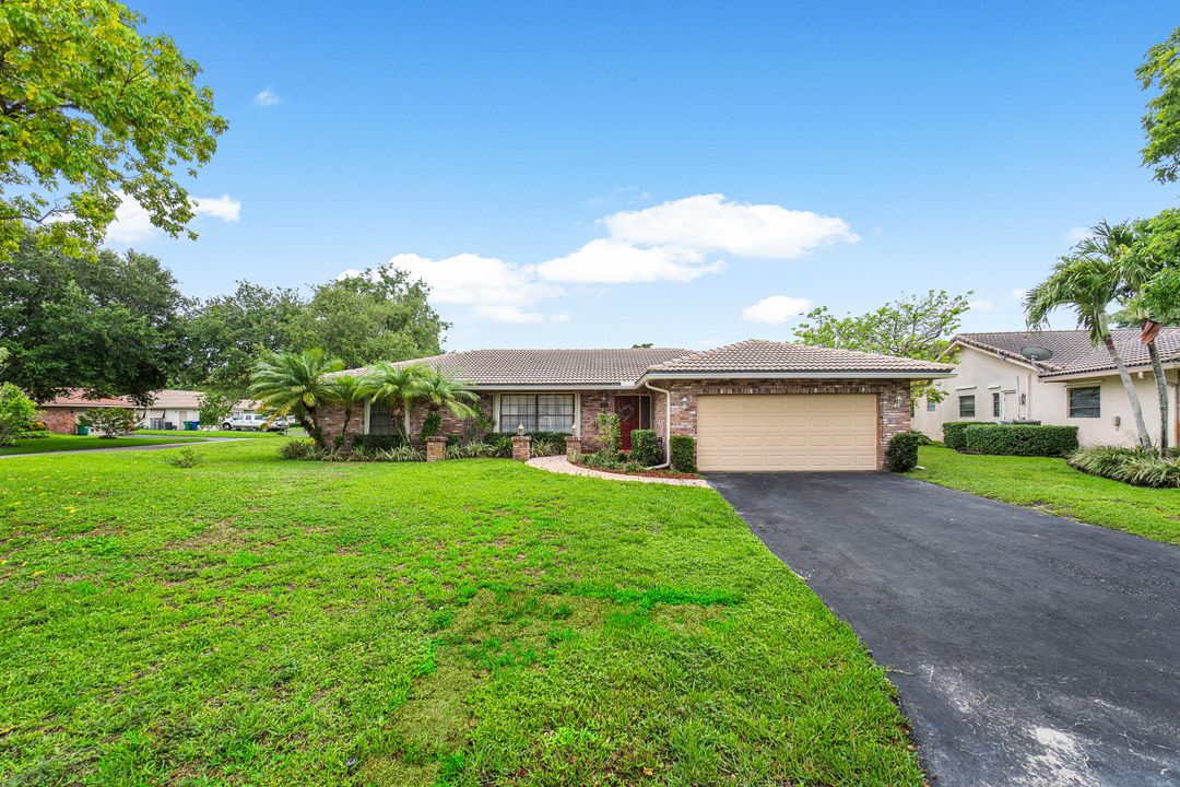 For Sale: $675,000 (3 beds, 2 baths, 1998 Square Feet)