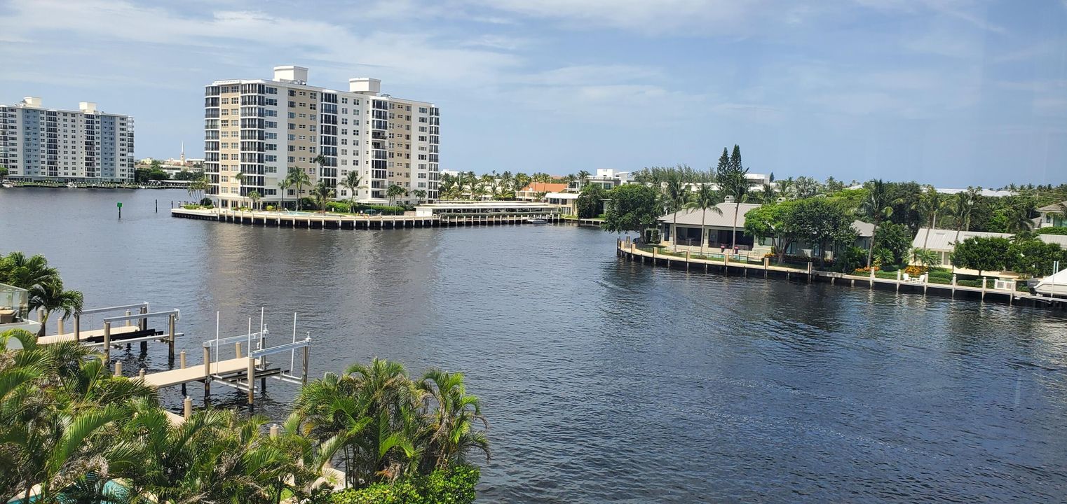 For Sale: $699,000 (2 beds, 2 baths, 1179 Square Feet)