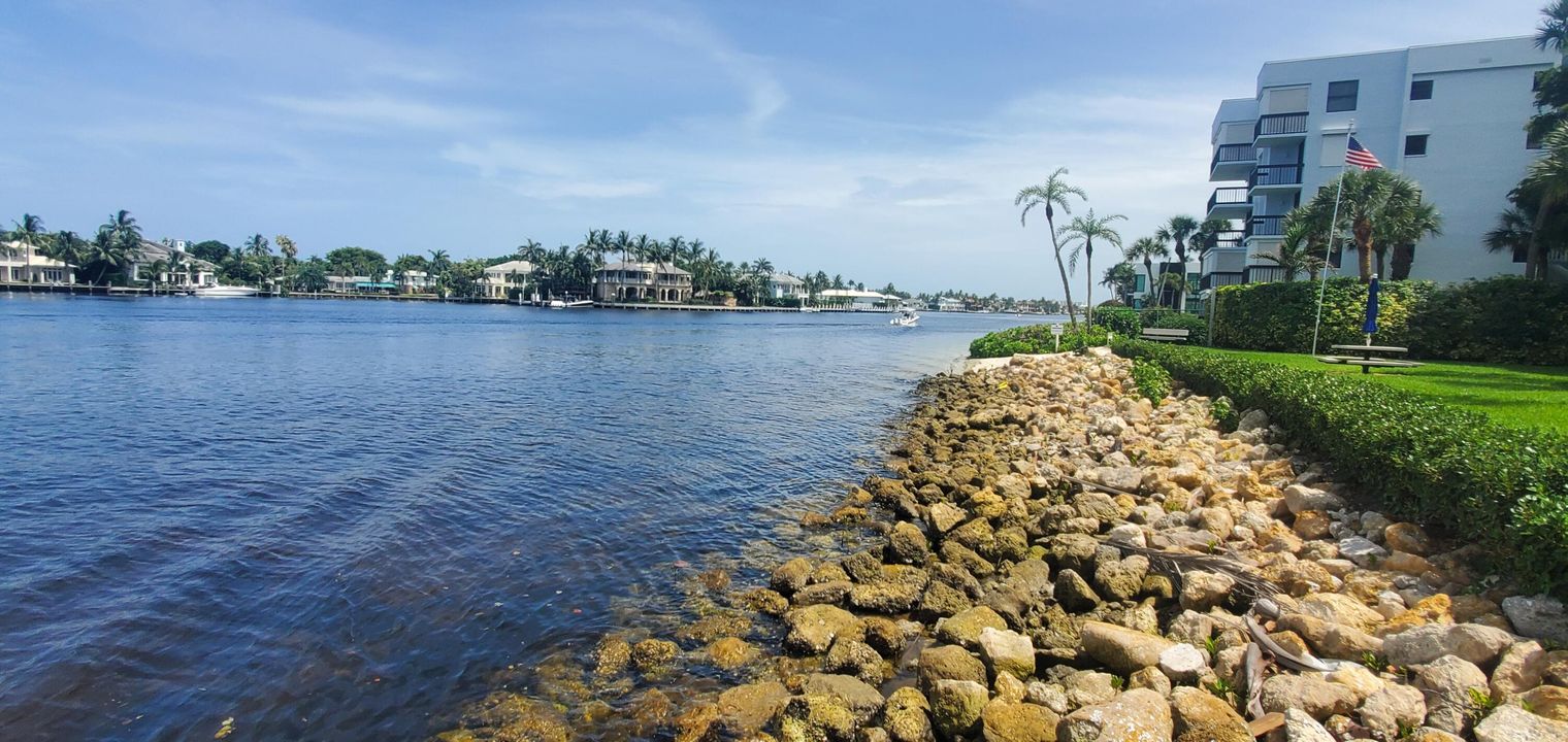 For Sale: $699,000 (2 beds, 2 baths, 1179 Square Feet)