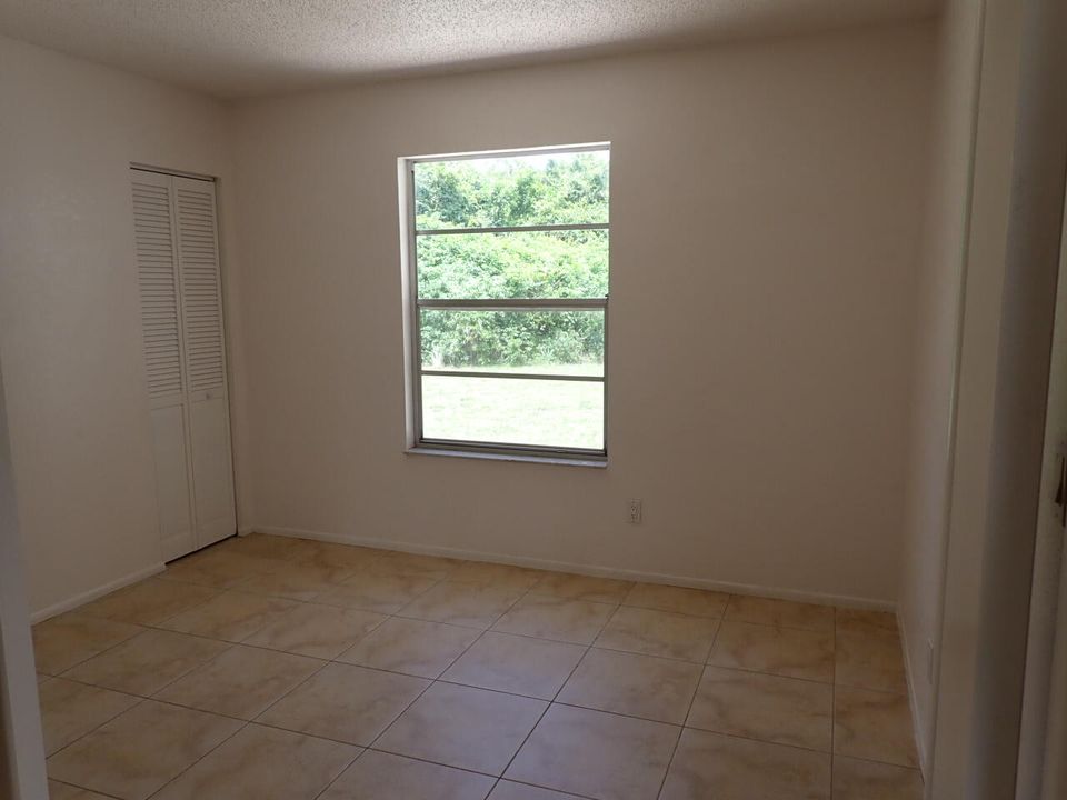 For Sale: $290,000 (2 beds, 1 baths, 928 Square Feet)