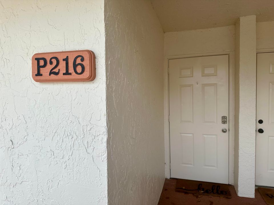 For Rent: $2,700 (2 beds, 2 baths, 935 Square Feet)