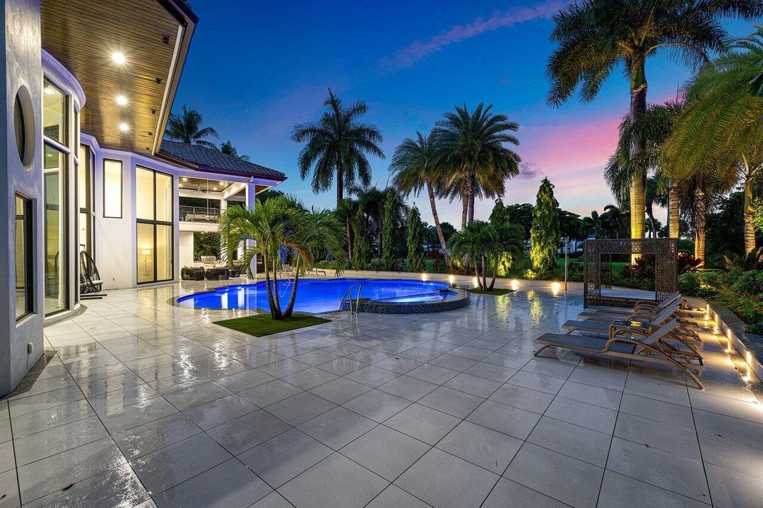 For Sale: $7,988,000 (5 beds, 7 baths, 7728 Square Feet)