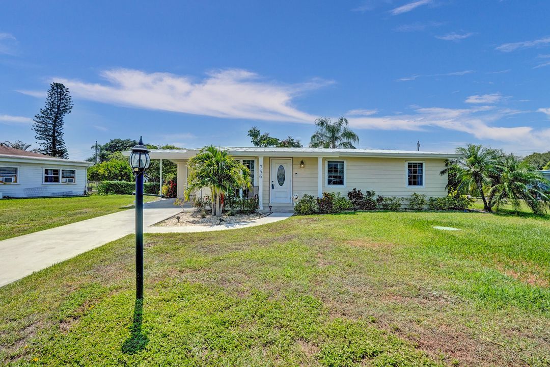 For Sale: $320,000 (3 beds, 2 baths, 1352 Square Feet)