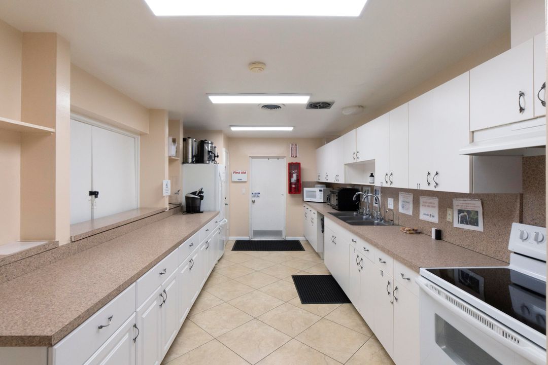 For Sale: $155,000 (1 beds, 2 baths, 866 Square Feet)