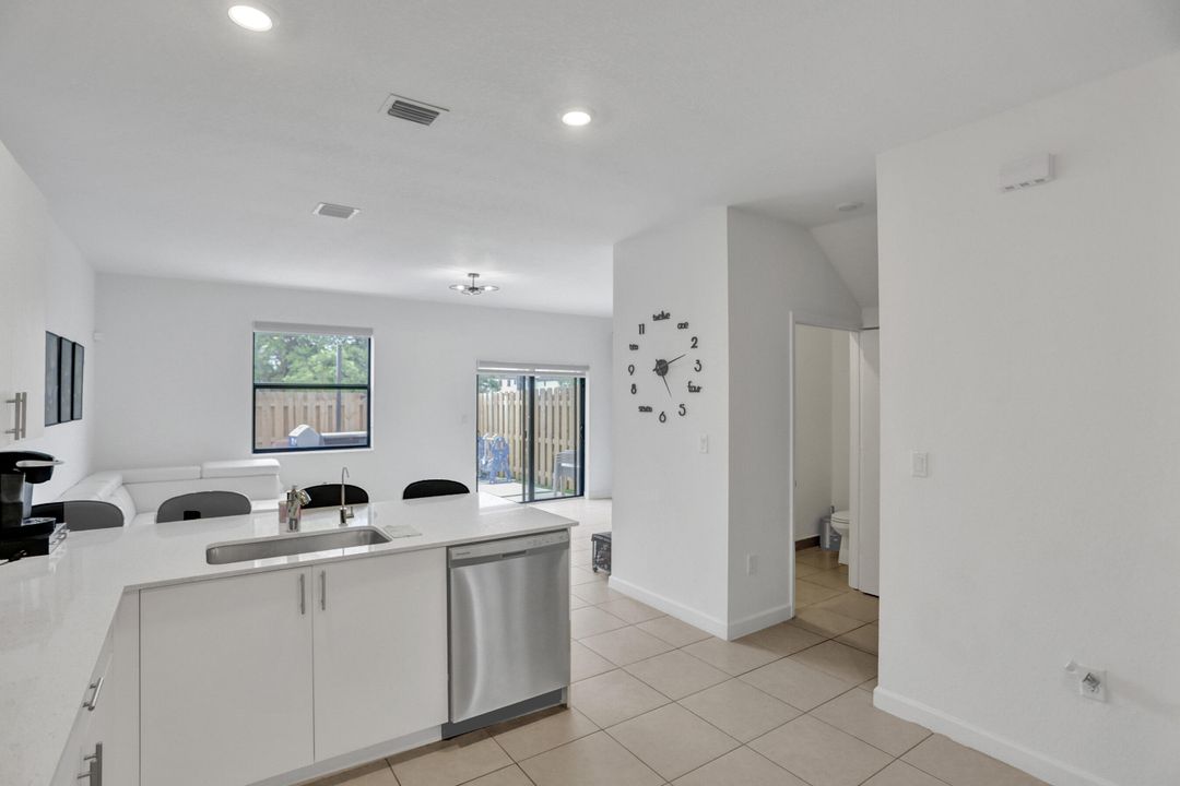 For Sale: $529,900 (4 beds, 2 baths, 1820 Square Feet)