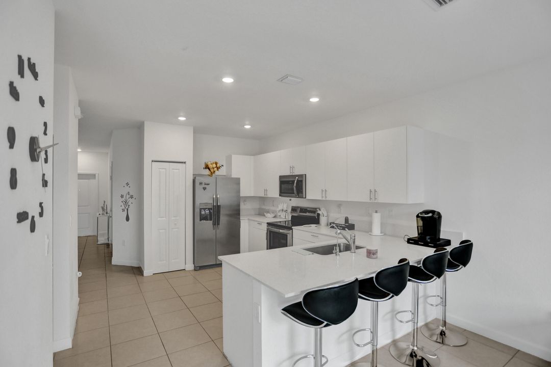 For Sale: $529,900 (4 beds, 2 baths, 1820 Square Feet)