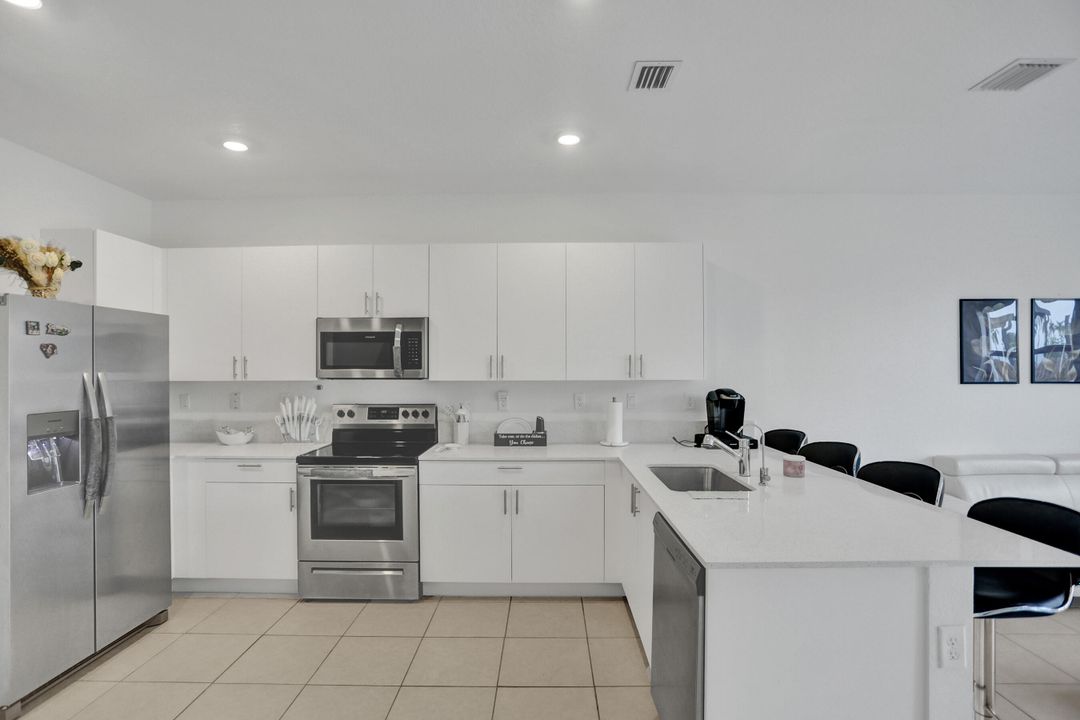 For Sale: $529,900 (4 beds, 2 baths, 1820 Square Feet)