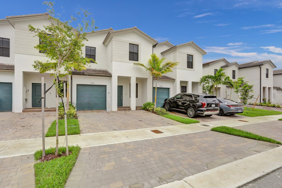For Sale: $529,900 (4 beds, 2 baths, 1820 Square Feet)