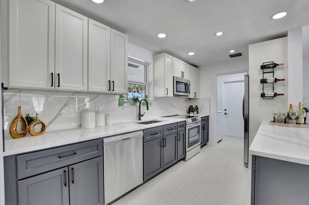 Active With Contract: $4,500 (2 beds, 2 baths, 1358 Square Feet)