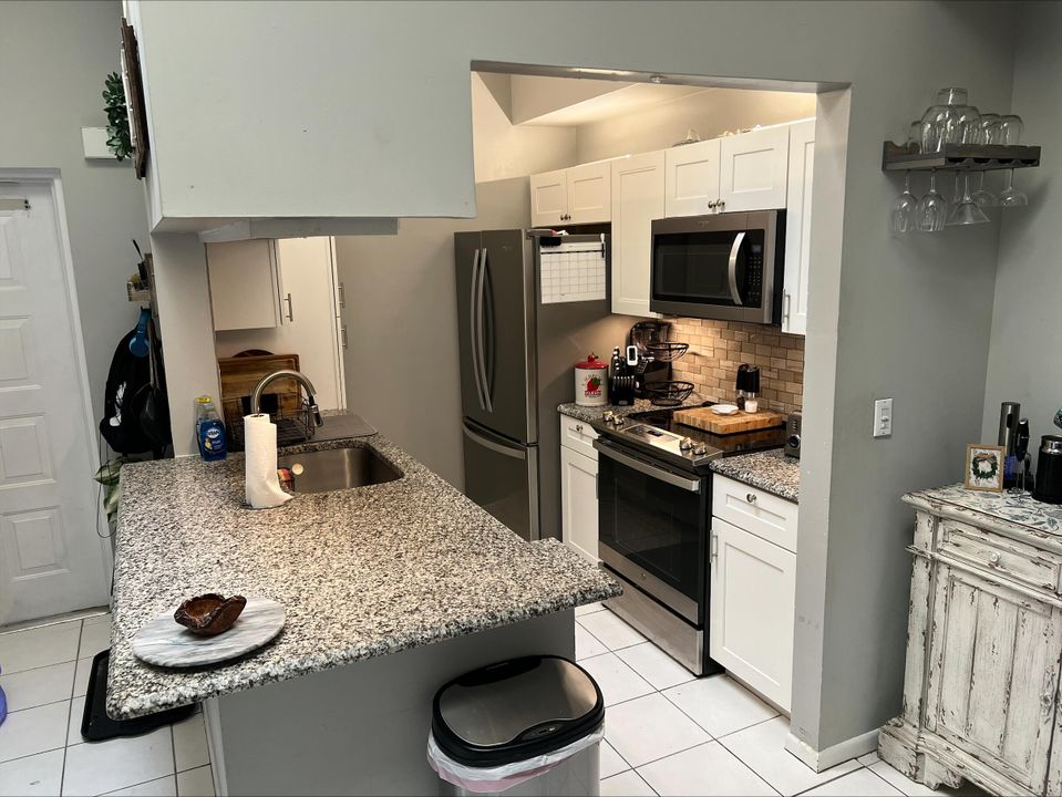 For Sale: $229,000 (2 beds, 2 baths, 1018 Square Feet)
