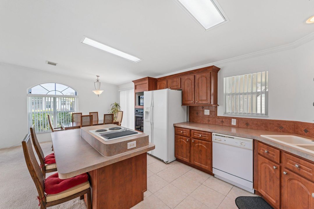 For Sale: $249,900 (2 beds, 2 baths, 1404 Square Feet)