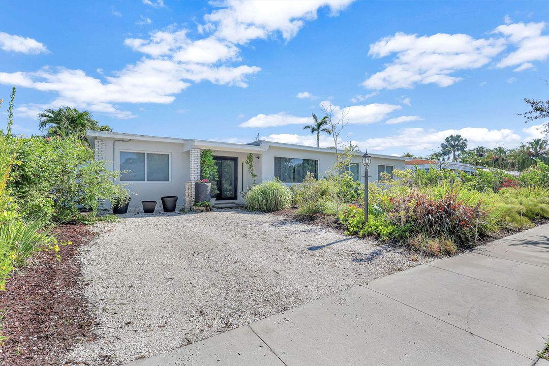 For Sale: $1,250,000 (4 beds, 2 baths, 1466 Square Feet)