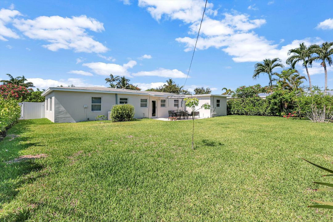 For Sale: $1,250,000 (4 beds, 2 baths, 1466 Square Feet)