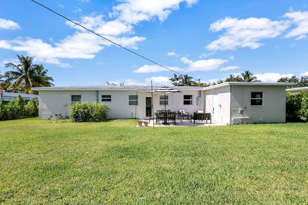 For Sale: $1,250,000 (4 beds, 2 baths, 1466 Square Feet)