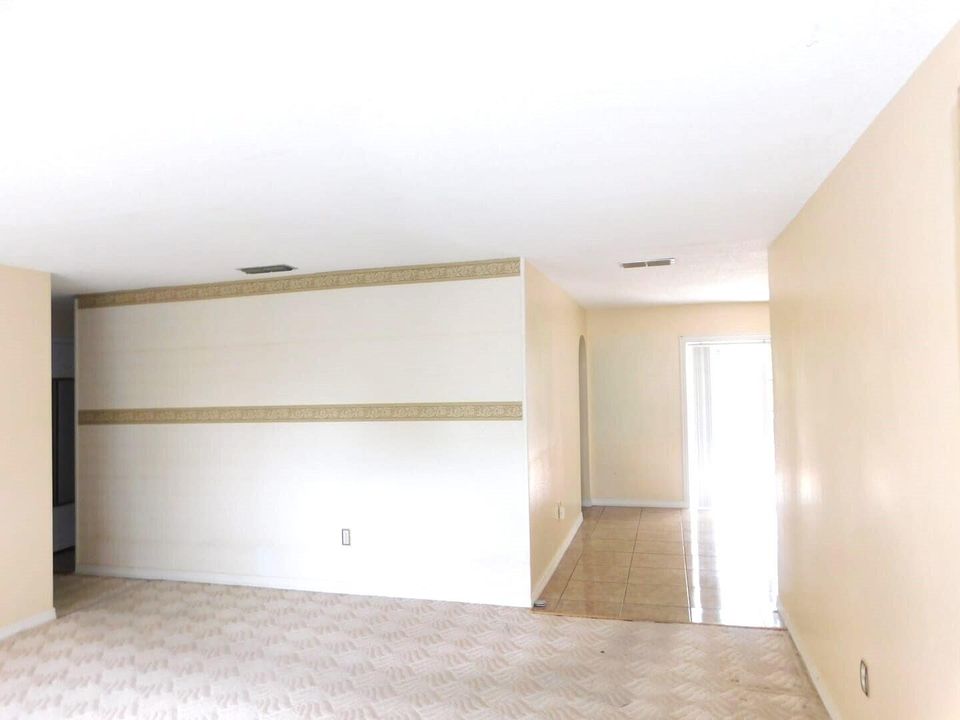 For Sale: $300,000 (3 beds, 2 baths, 1521 Square Feet)