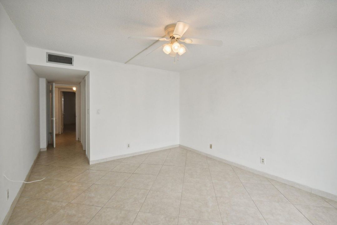 For Rent: $3,050 (2 beds, 2 baths, 1013 Square Feet)