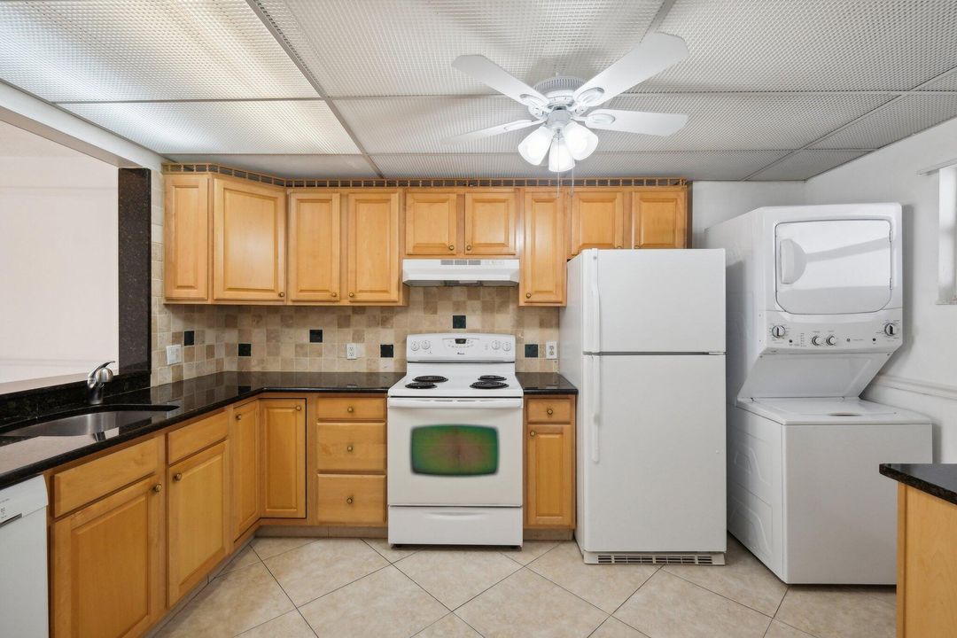 For Rent: $3,050 (2 beds, 2 baths, 1013 Square Feet)