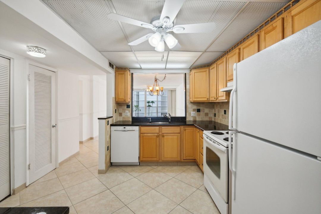 For Rent: $3,050 (2 beds, 2 baths, 1013 Square Feet)