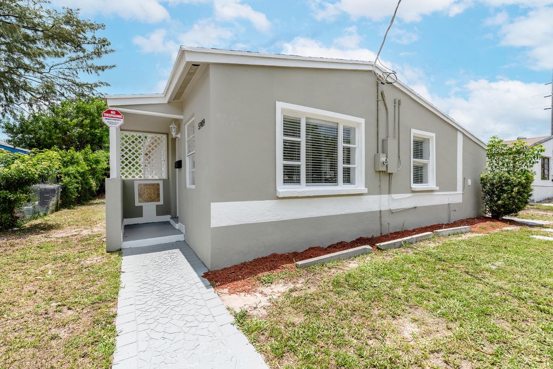 For Sale: $334,900 (3 beds, 2 baths, 1100 Square Feet)