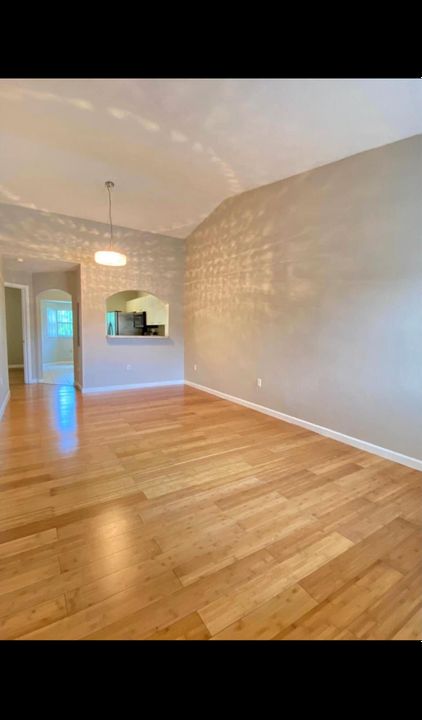 Active With Contract: $2,000 (2 beds, 2 baths, 910 Square Feet)