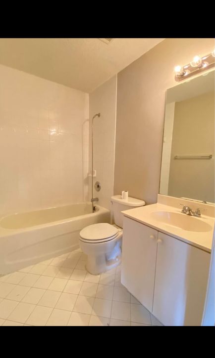 Active With Contract: $2,000 (2 beds, 2 baths, 910 Square Feet)