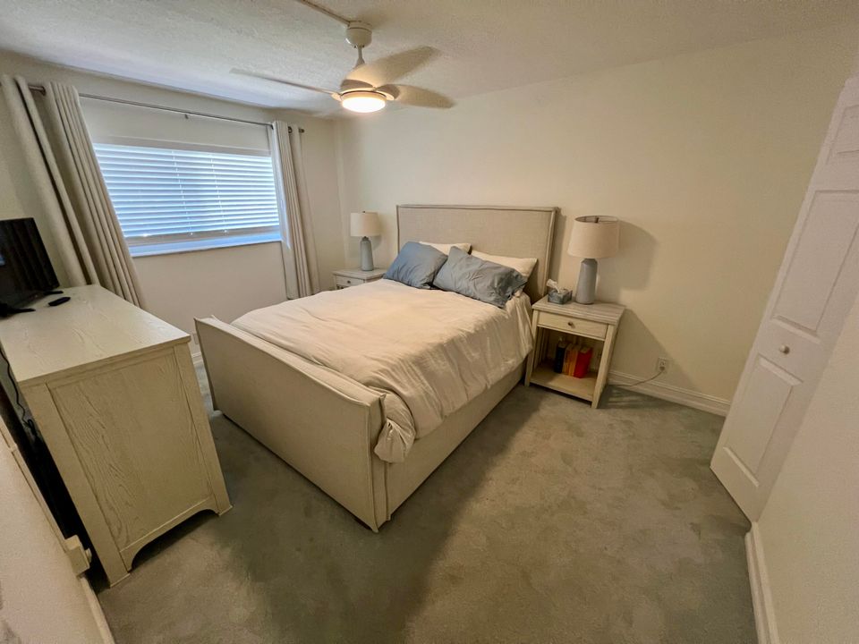 For Sale: $360,000 (2 beds, 2 baths, 1136 Square Feet)